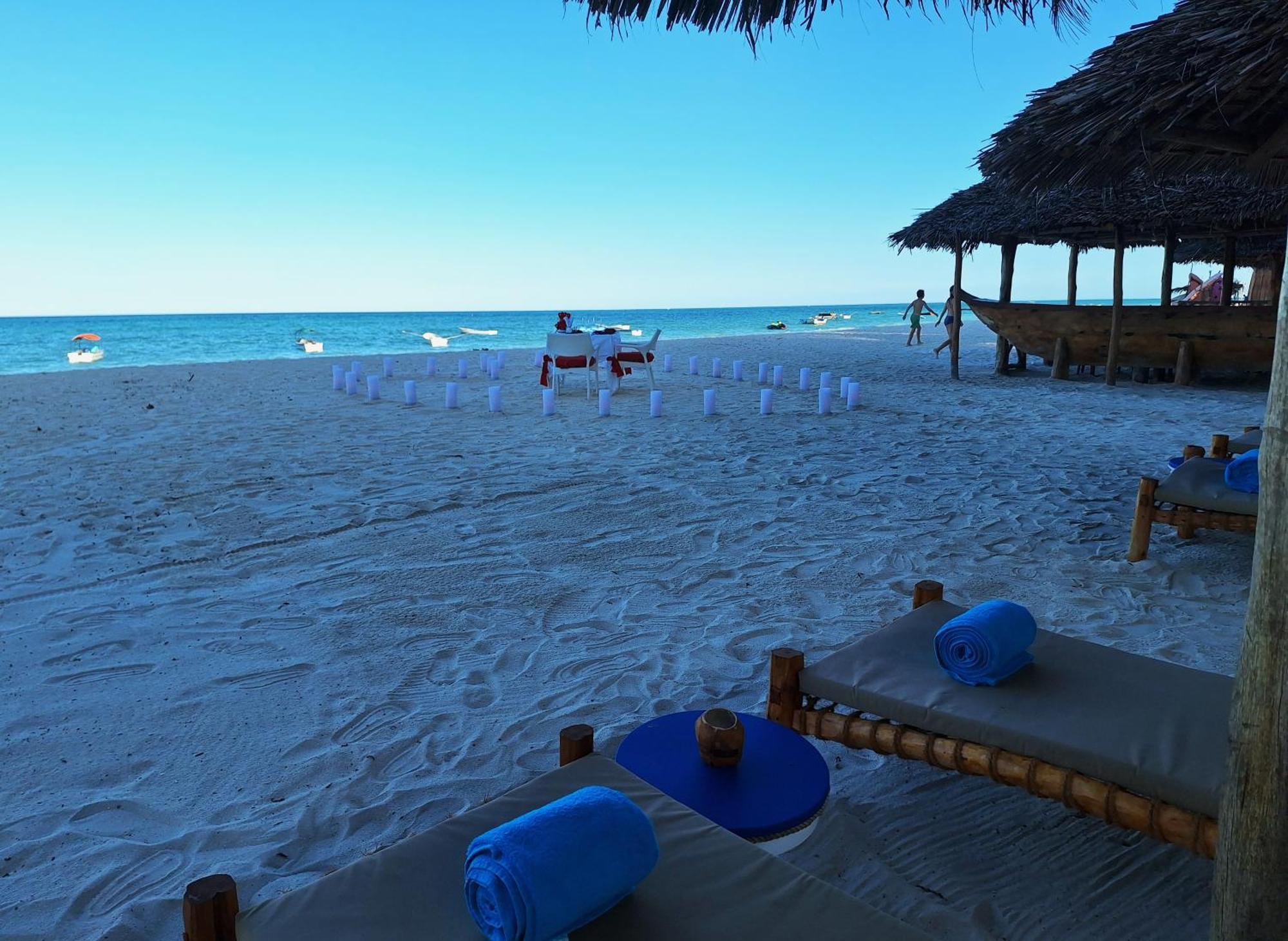 Bianco Azzurro Hotel & Restaurant بواني ماكهانجاني المظهر الخارجي الصورة