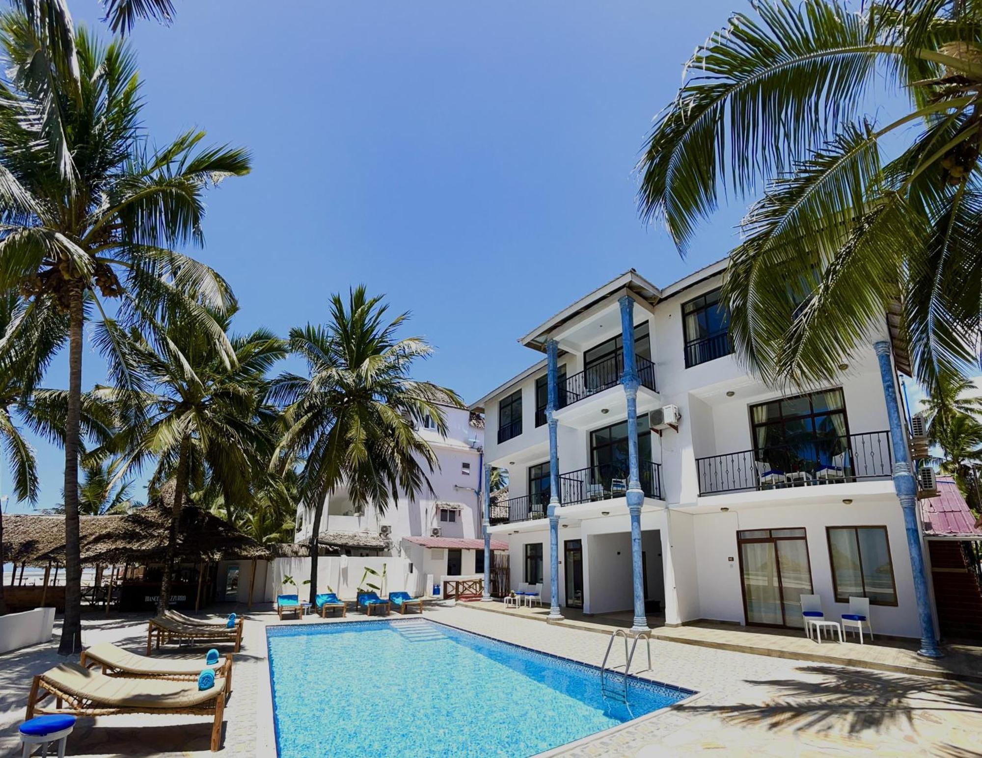 Bianco Azzurro Hotel & Restaurant بواني ماكهانجاني المظهر الخارجي الصورة