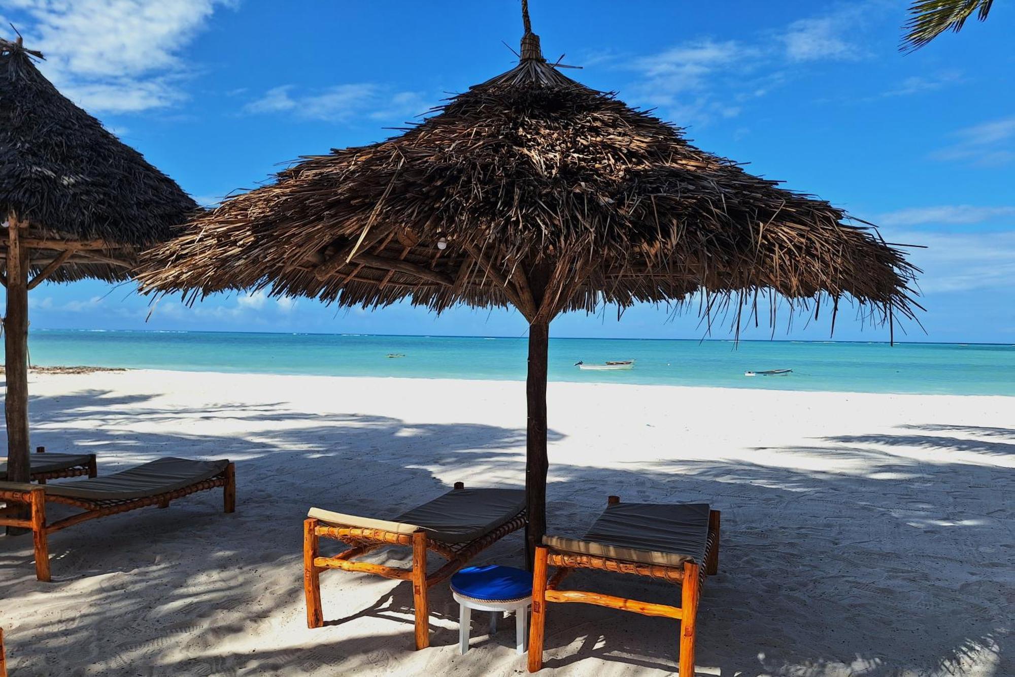 Bianco Azzurro Hotel & Restaurant بواني ماكهانجاني المظهر الخارجي الصورة