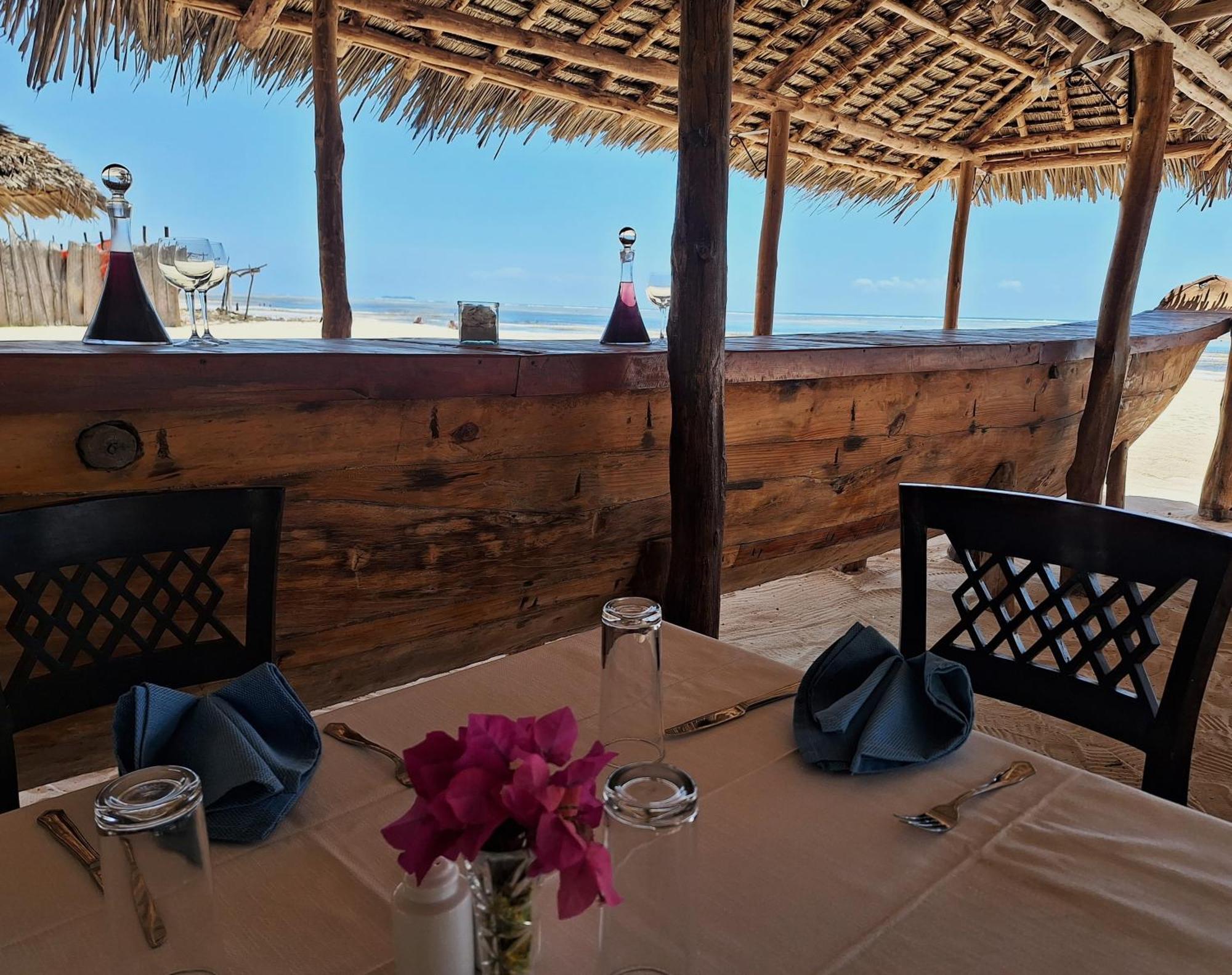 Bianco Azzurro Hotel & Restaurant بواني ماكهانجاني المظهر الخارجي الصورة