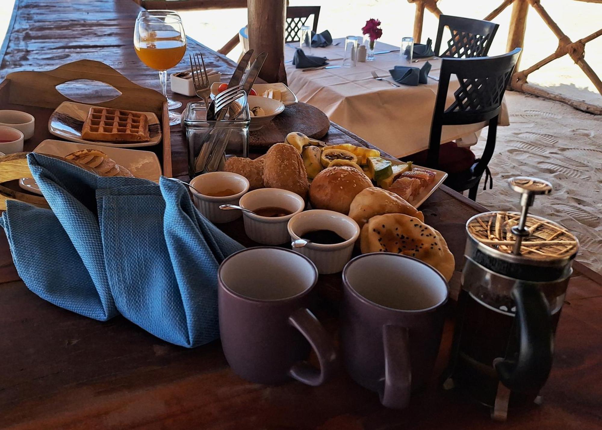 Bianco Azzurro Hotel & Restaurant بواني ماكهانجاني المظهر الخارجي الصورة