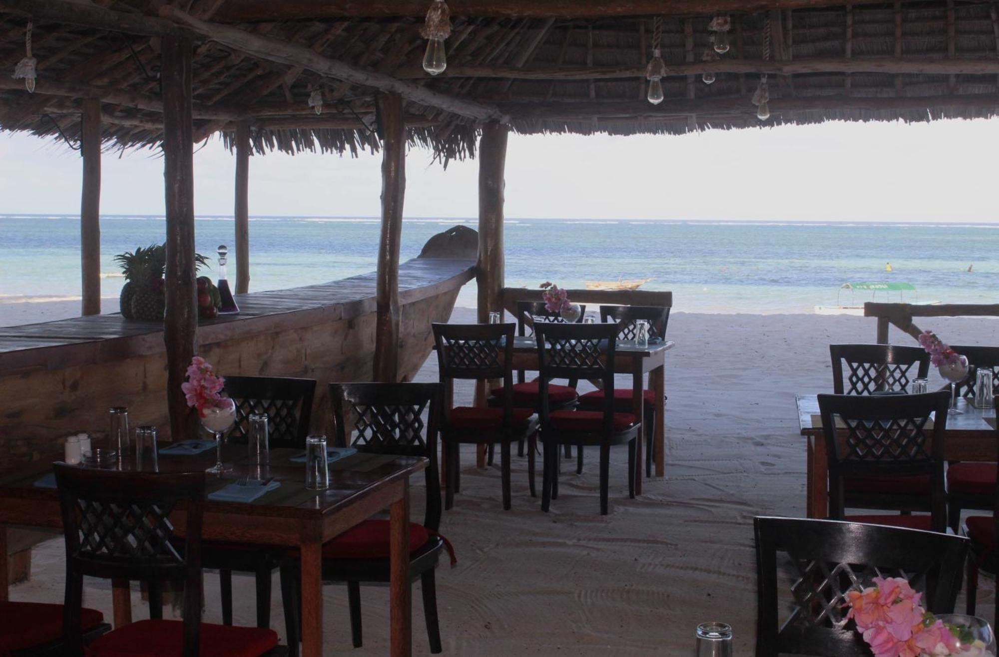Bianco Azzurro Hotel & Restaurant بواني ماكهانجاني المظهر الخارجي الصورة
