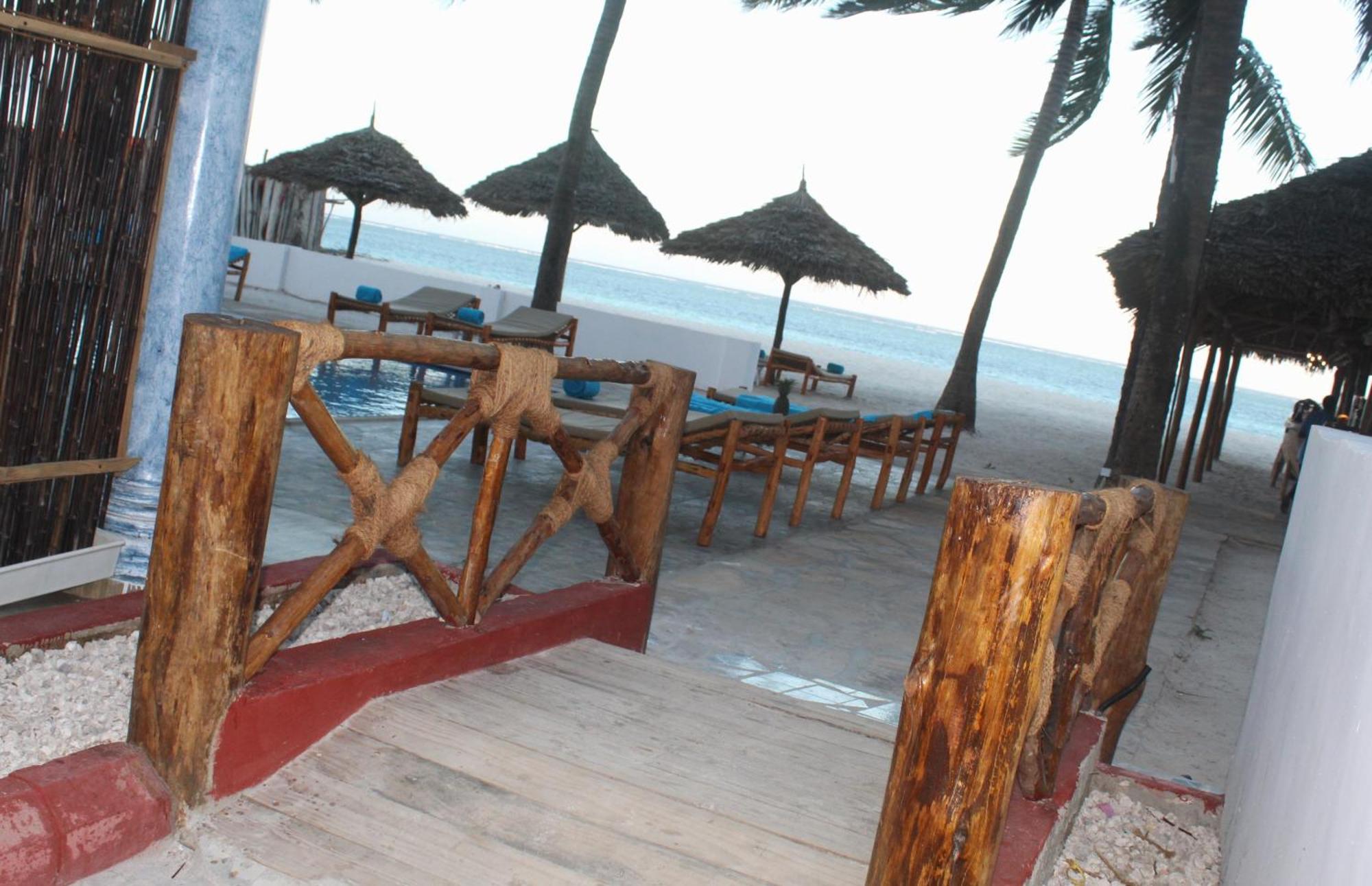 Bianco Azzurro Hotel & Restaurant بواني ماكهانجاني المظهر الخارجي الصورة