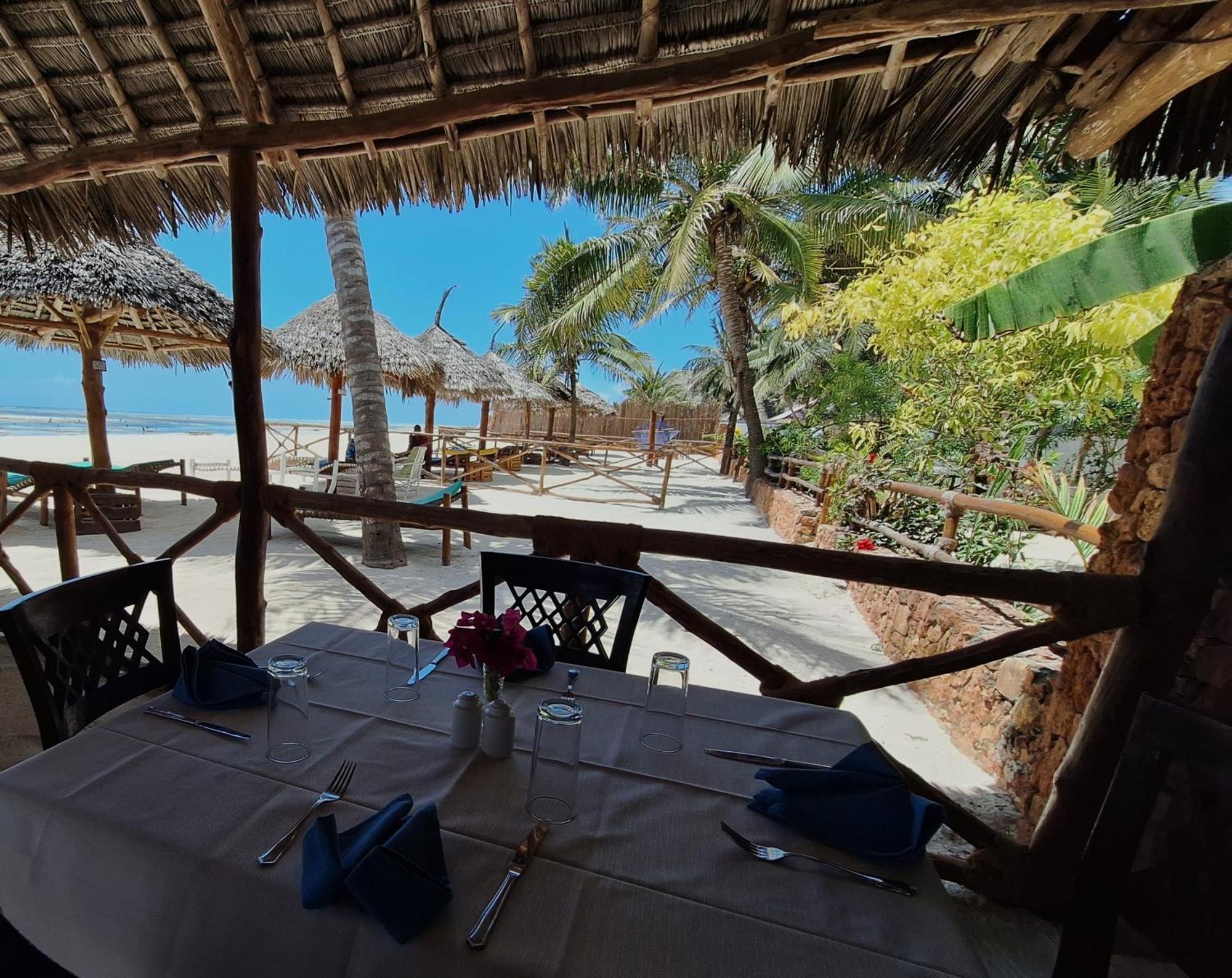 Bianco Azzurro Hotel & Restaurant بواني ماكهانجاني المظهر الخارجي الصورة