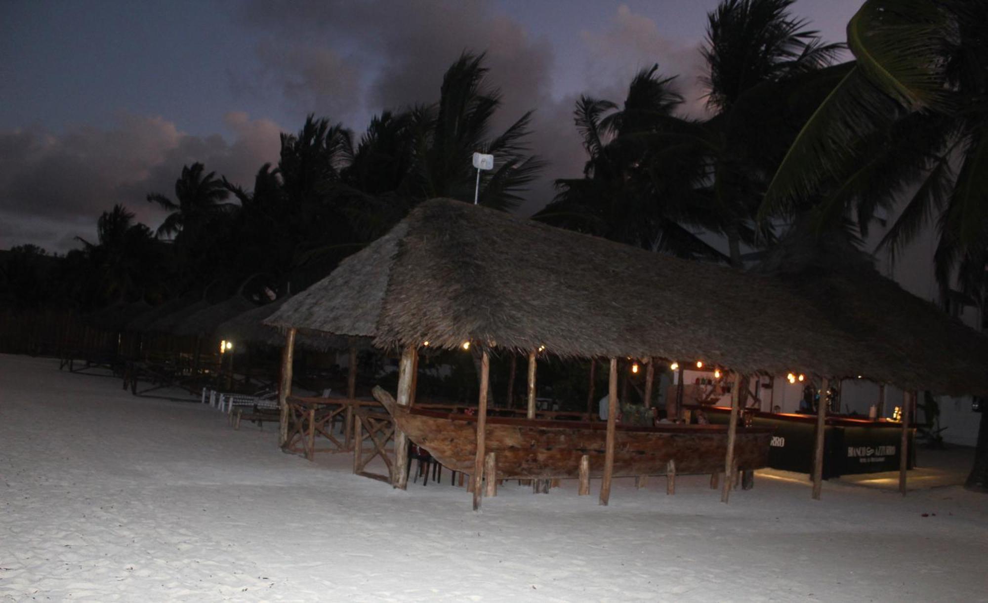 Bianco Azzurro Hotel & Restaurant بواني ماكهانجاني المظهر الخارجي الصورة