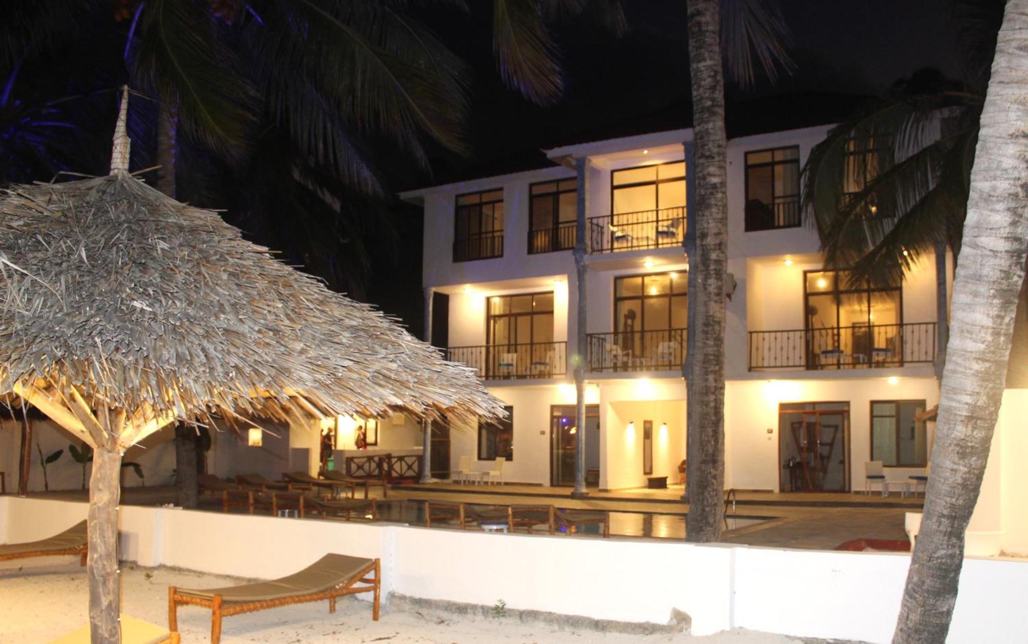 Bianco Azzurro Hotel & Restaurant بواني ماكهانجاني المظهر الخارجي الصورة