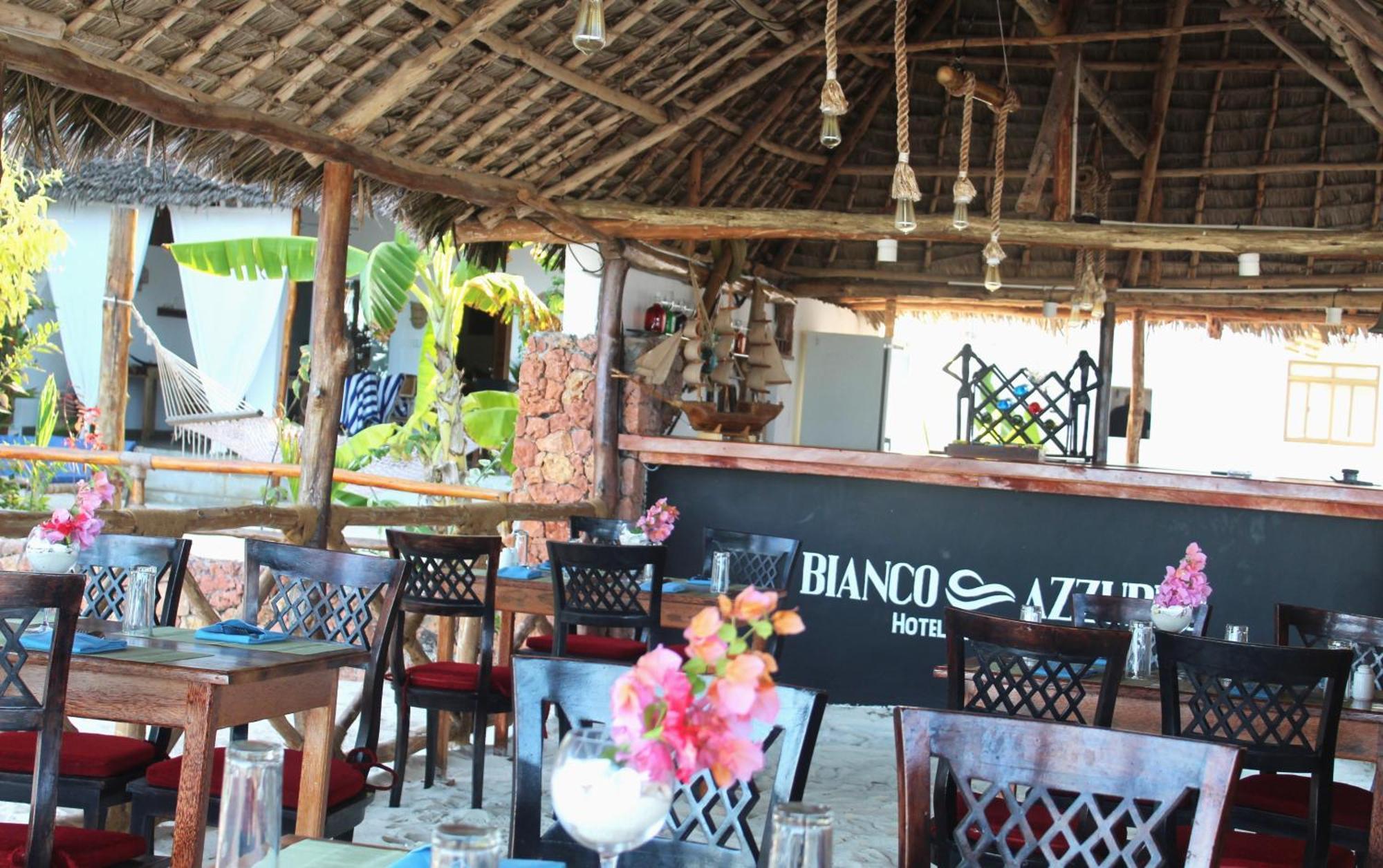 Bianco Azzurro Hotel & Restaurant بواني ماكهانجاني المظهر الخارجي الصورة