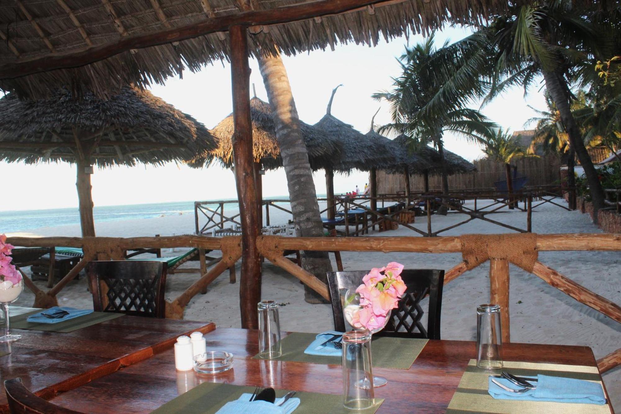 Bianco Azzurro Hotel & Restaurant بواني ماكهانجاني المظهر الخارجي الصورة