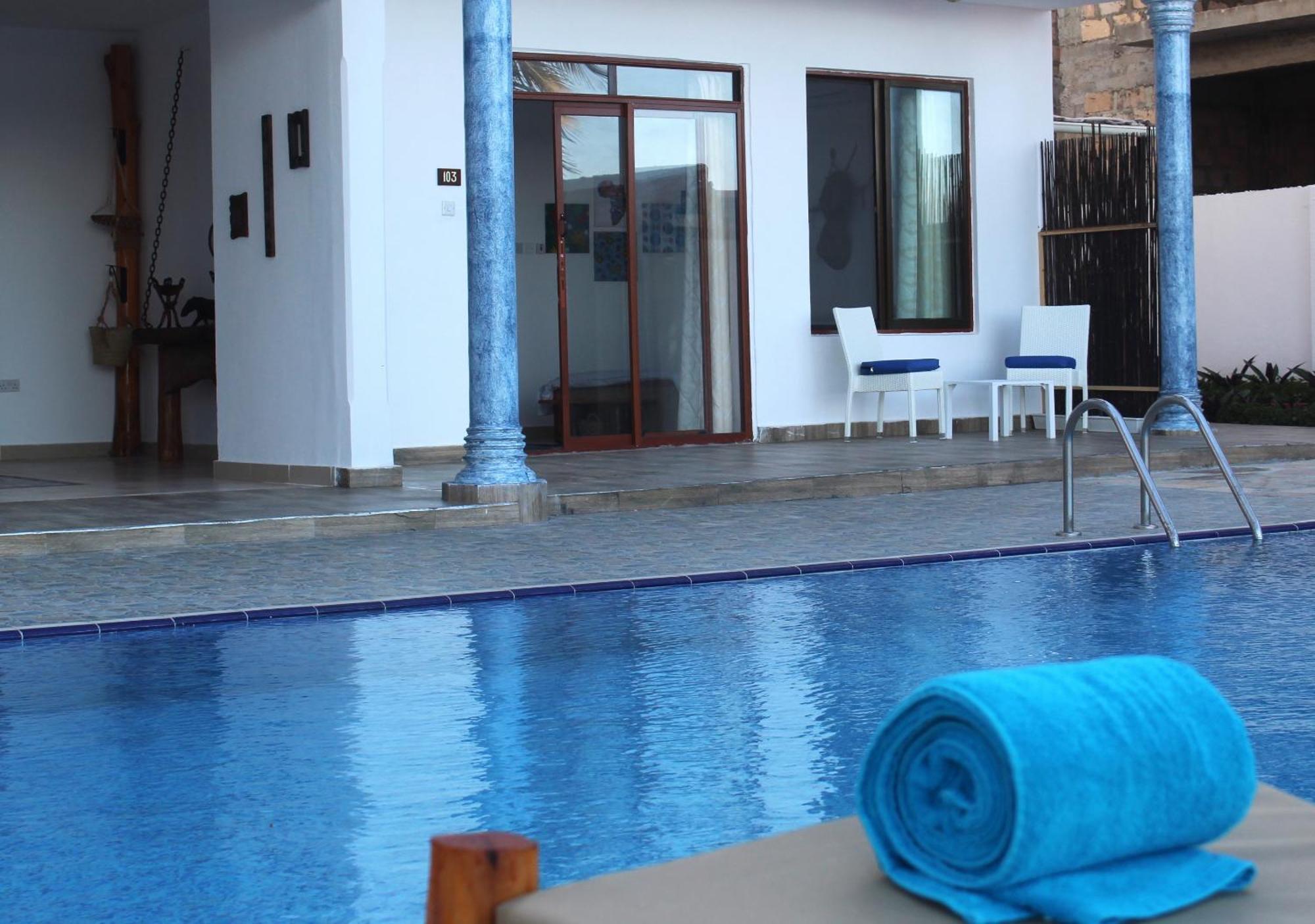 Bianco Azzurro Hotel & Restaurant بواني ماكهانجاني المظهر الخارجي الصورة