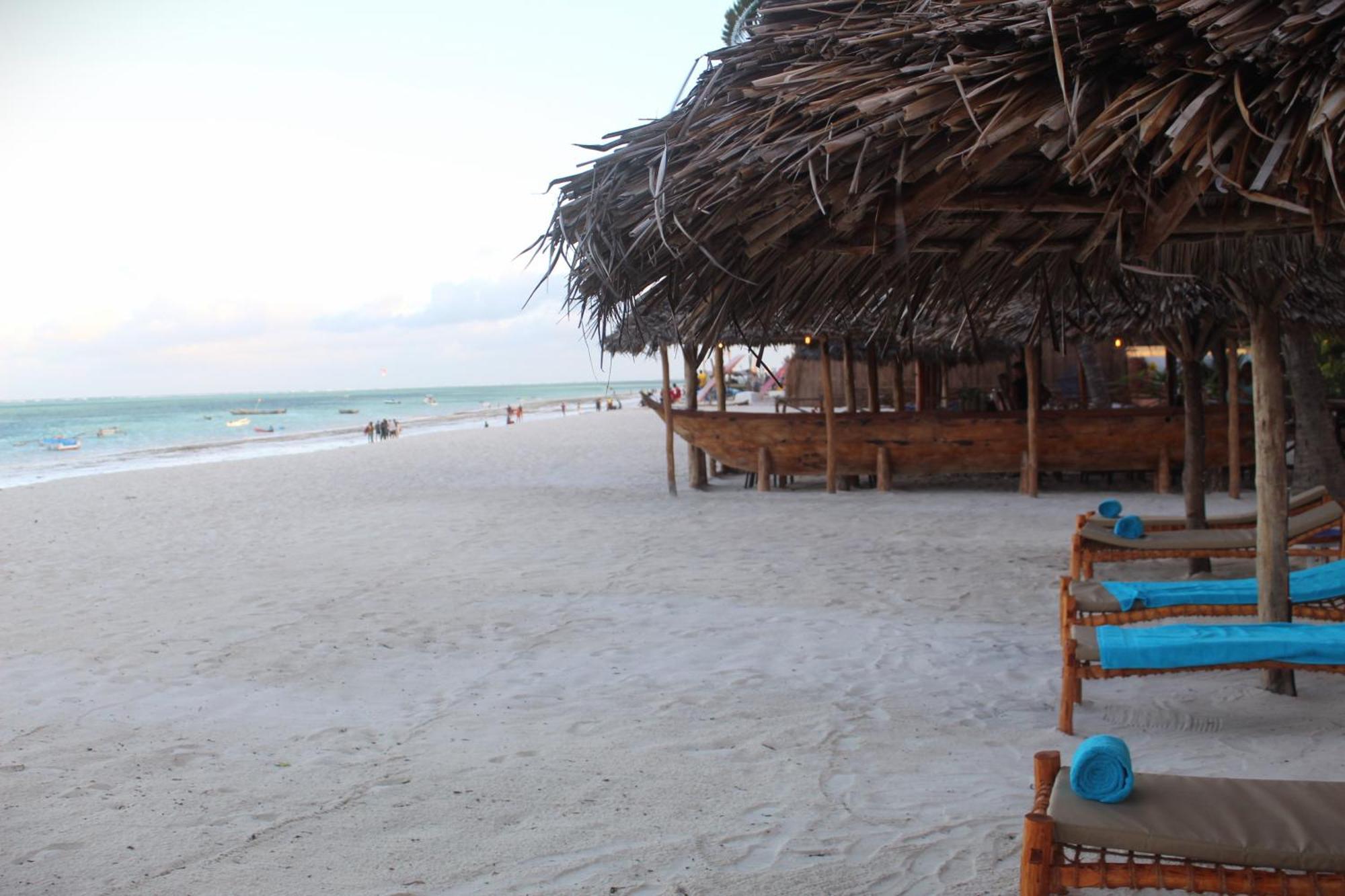 Bianco Azzurro Hotel & Restaurant بواني ماكهانجاني المظهر الخارجي الصورة