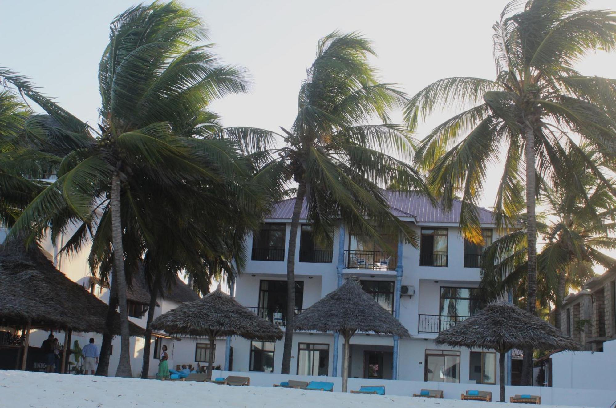 Bianco Azzurro Hotel & Restaurant بواني ماكهانجاني المظهر الخارجي الصورة