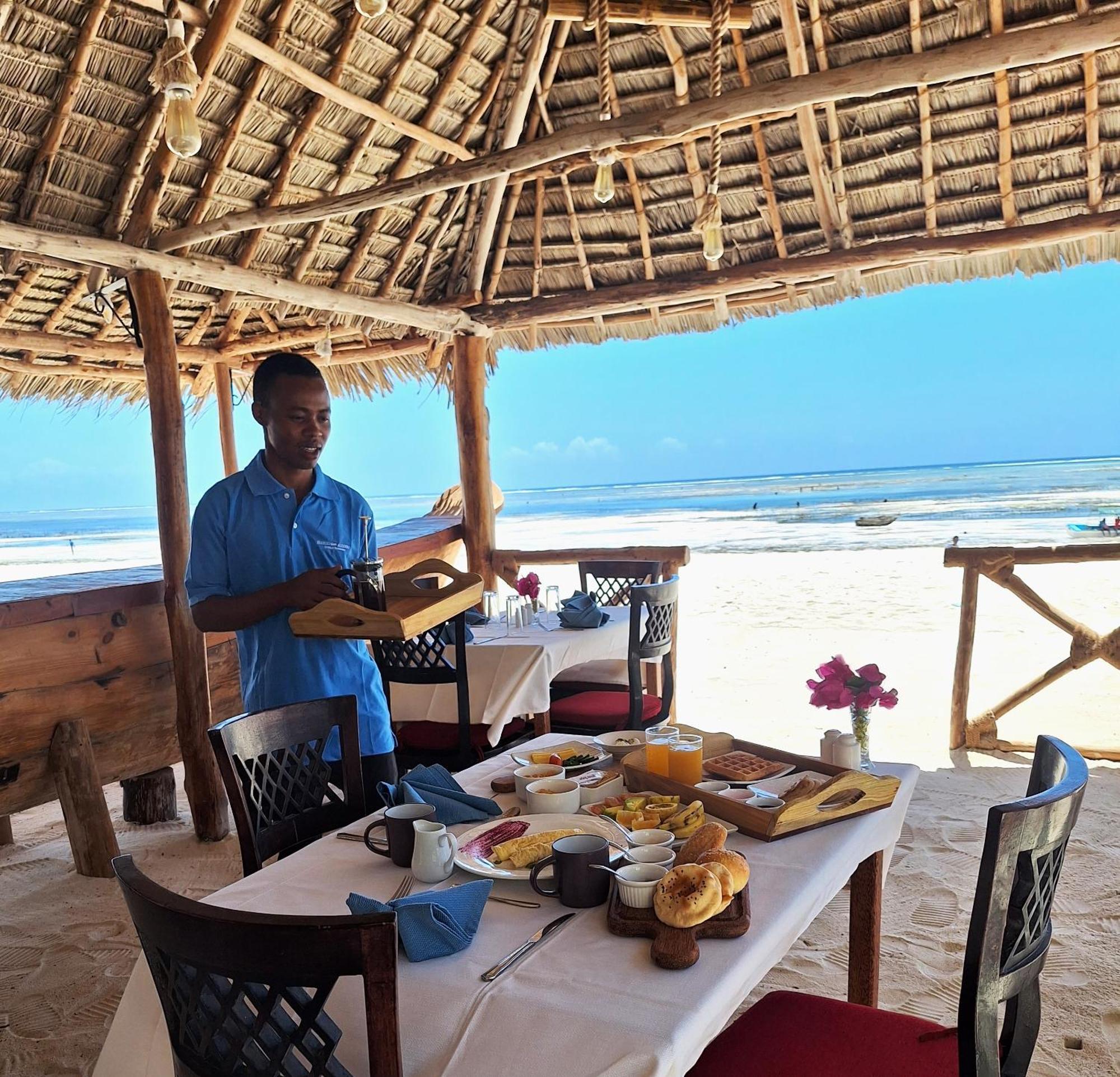 Bianco Azzurro Hotel & Restaurant بواني ماكهانجاني المظهر الخارجي الصورة