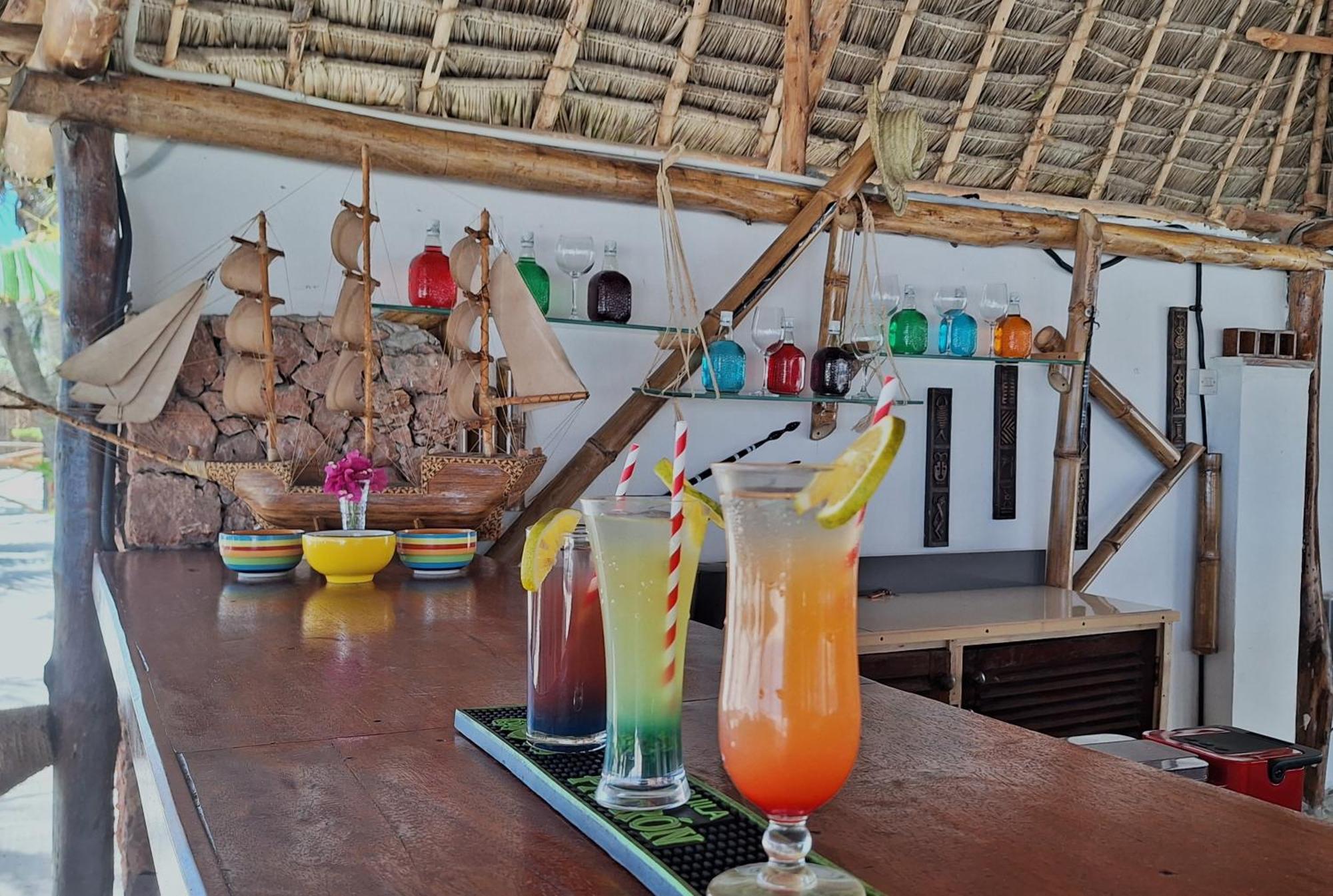 Bianco Azzurro Hotel & Restaurant بواني ماكهانجاني المظهر الخارجي الصورة