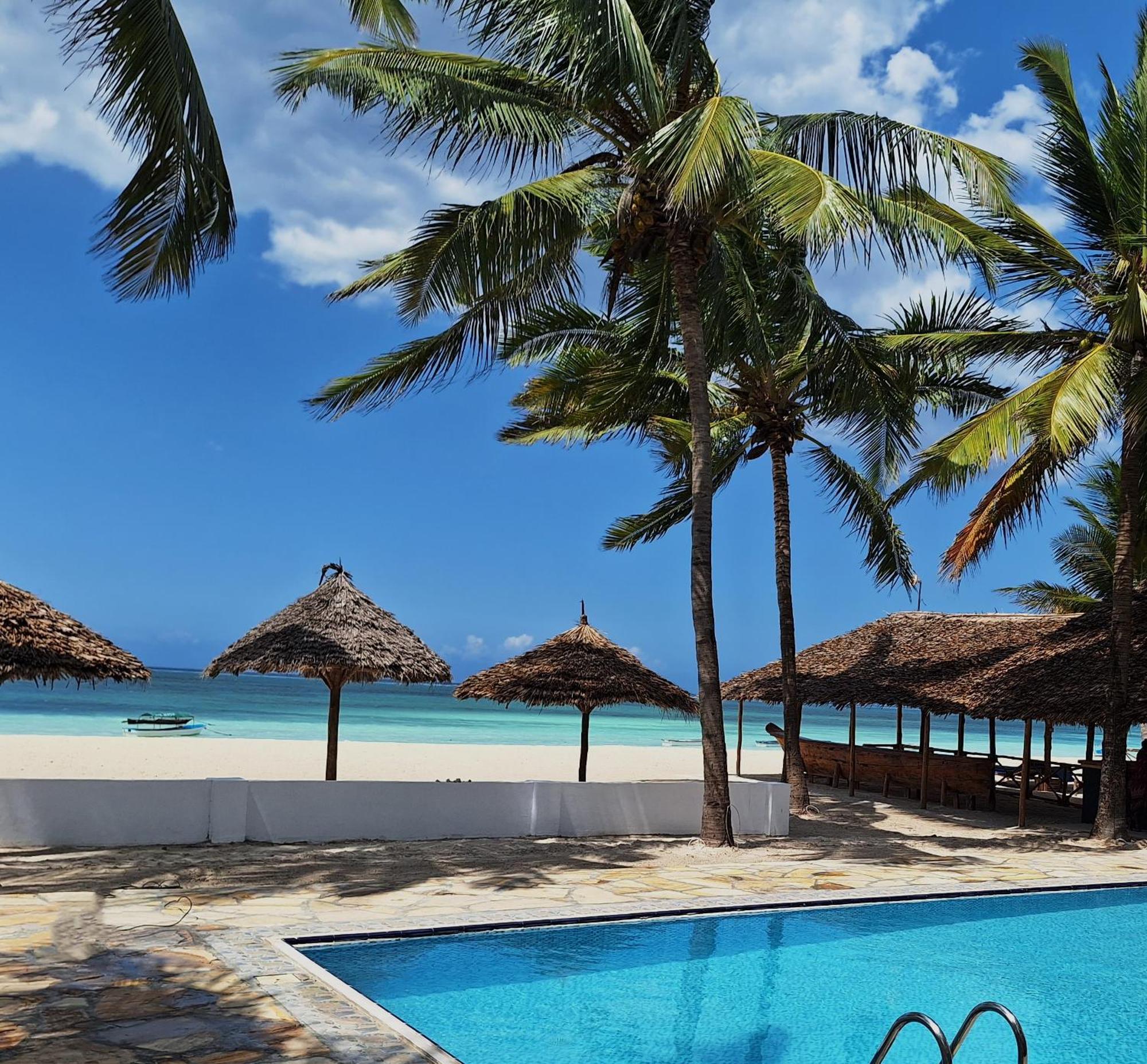 Bianco Azzurro Hotel & Restaurant بواني ماكهانجاني المظهر الخارجي الصورة