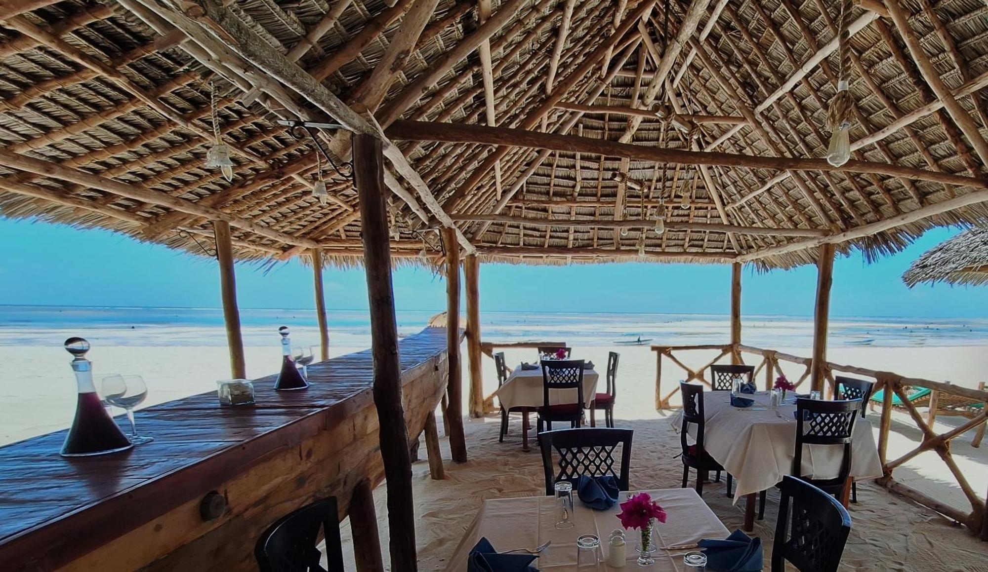 Bianco Azzurro Hotel & Restaurant بواني ماكهانجاني المظهر الخارجي الصورة